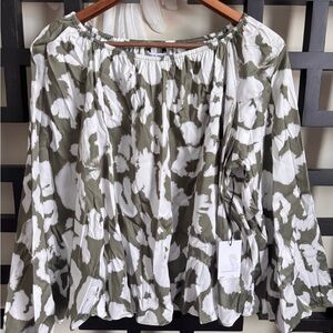NWT Elizabeth and James Olive Green and White Off-Shoulder Blouse